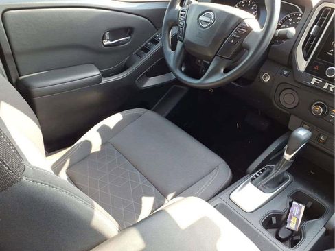 Used 2025 Nissan Frontier SV RWD image 9