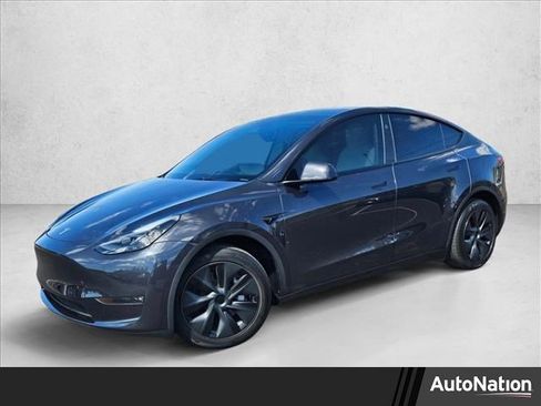 Used 2024 Tesla Model Y Long Range AWD/4WD image 1