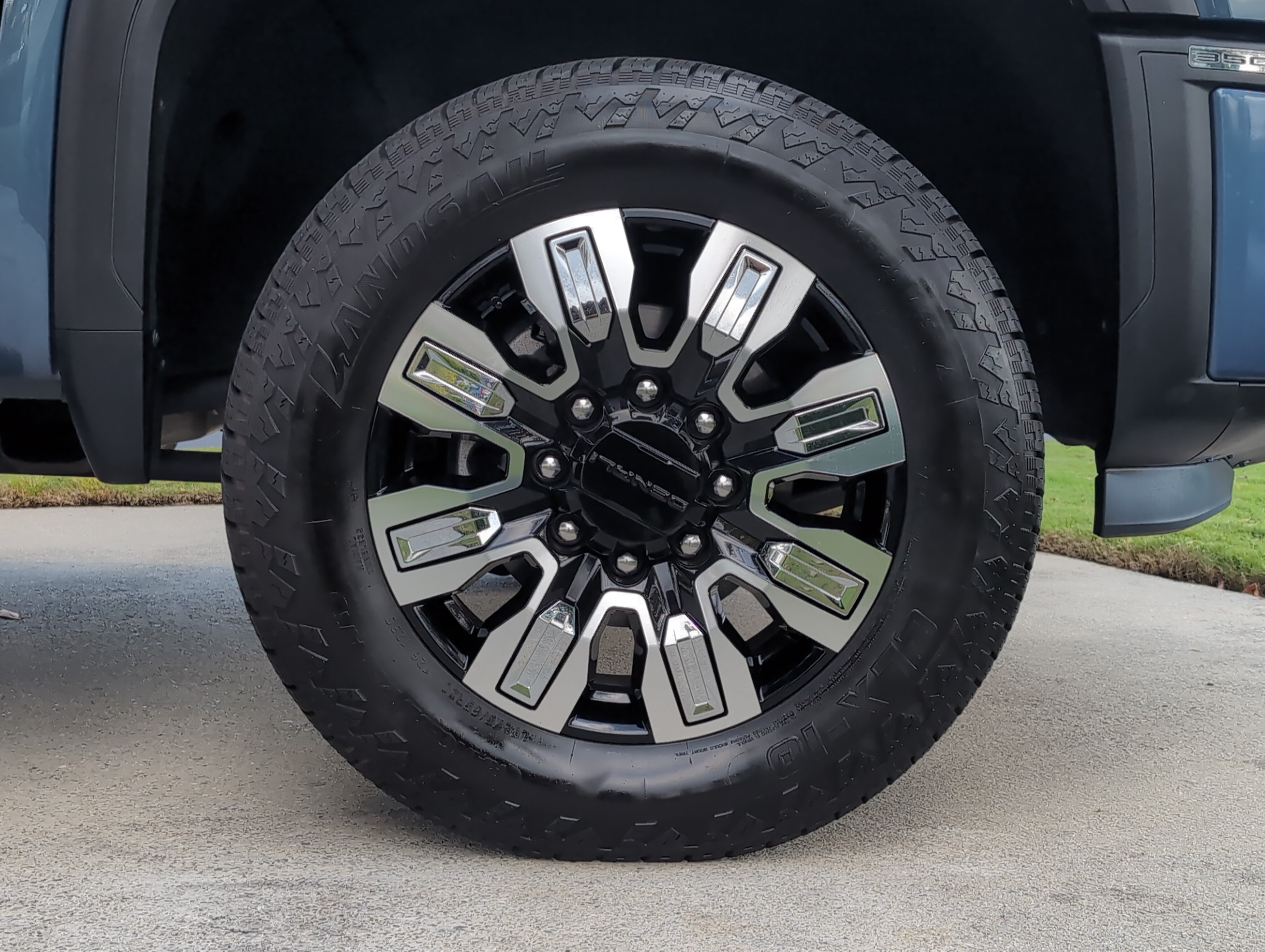 Used 2025 GMC Sierra 3500 Denali w/ Denali Reserve Package AWD/4WD image 12