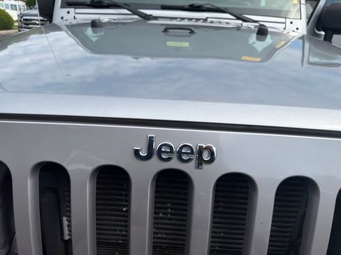 Used 2013 Jeep Wrangler Unlimited Sahara w/ Dual Top Group AWD/4WD image 28
