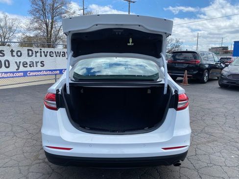 Used 2020 Ford Fusion SE FWD image 4
