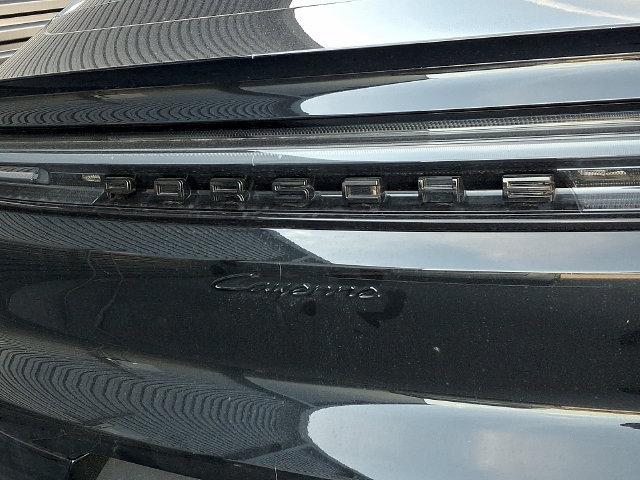 Certified 2025 Porsche Cayenne Coupe AWD/4WD image 32