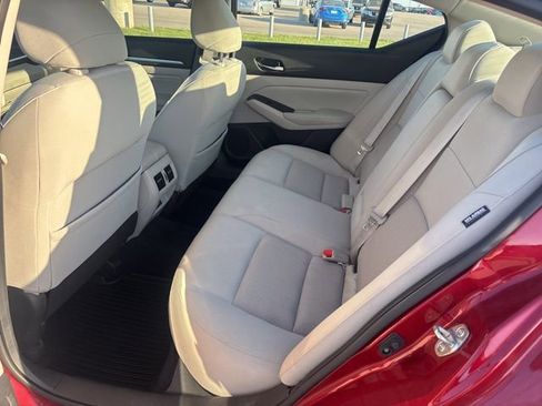 Used 2019 Nissan Altima 2.5 SV FWD image 9