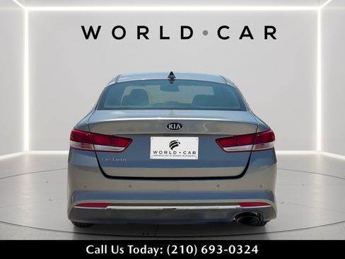 Used 2018 Kia Optima LX w/ 17" Alloy Wheels Package FWD image 4
