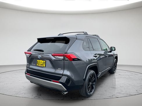Certified 2024 Toyota RAV4 SE AWD/4WD image 3