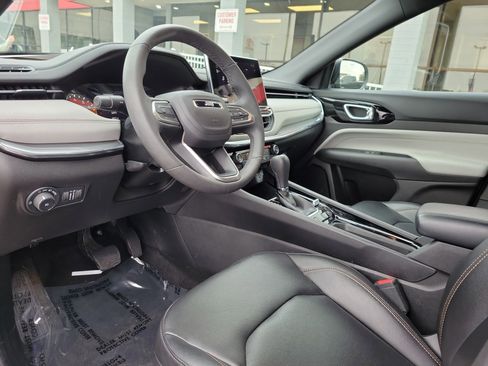 Used 2024 Jeep Compass Limited image 19