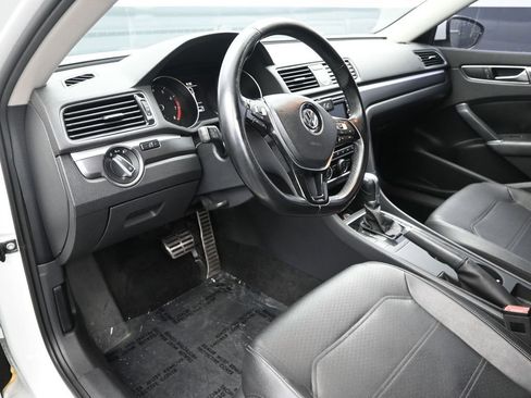 Used 2017 Volkswagen Passat 1.8T R-Line w/ R-Line Lighting Package FWD image 12