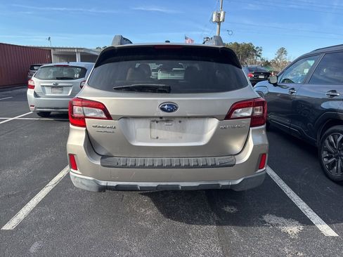 Used 2015 Subaru Outback 2.5i Limited image 4