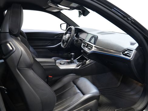 Used 2021 BMW M4 Coupe w/ Executive Package RWD image 31