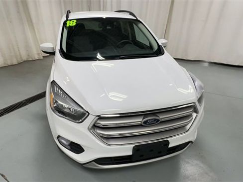 Used 2018 Ford Escape SE w/ Ford Safe & Smart Package image 3