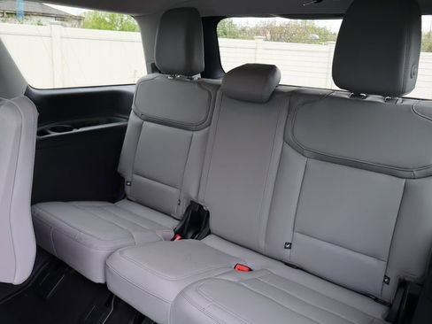 New 2026 Ford Expedition Active AWD/4WD image 14
