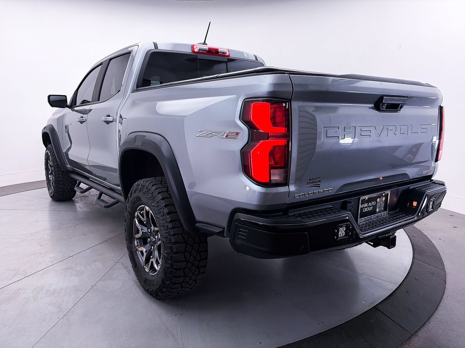Used 2024 Chevrolet Colorado ZR2 w/ Technology Package AWD/4WD image 14
