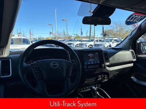 Certified 2022 Nissan Frontier SV image 12