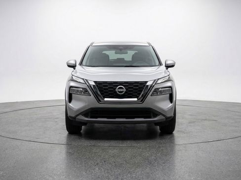 Used 2025 Nissan Rogue SV image 2