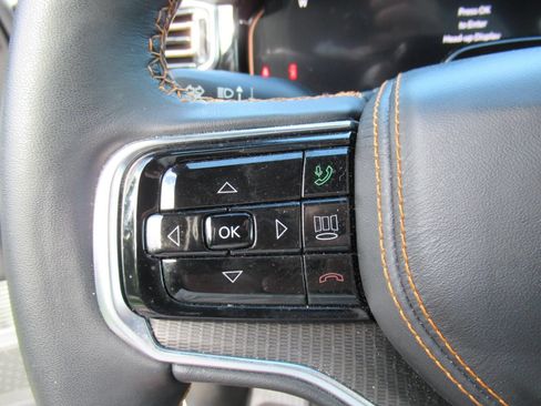Used 2025 Jeep Grand Wagoneer Series III w/ Rear Seat Video Group 1 AWD/4WD image 28
