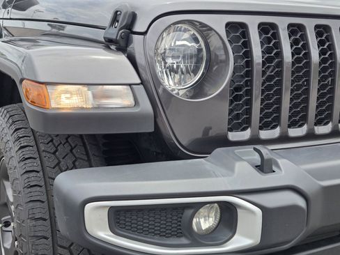 Used 2022 Jeep Gladiator Sport AWD/4WD image 3