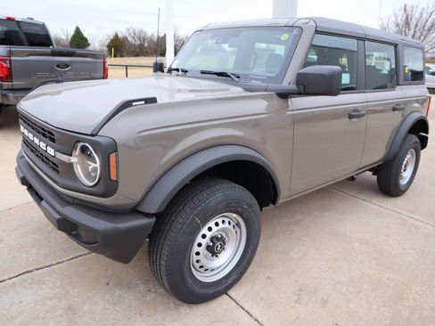 New 2025 Ford Bronco 4-Door image 10