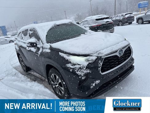 Used 2020 Toyota Highlander XLE image 3