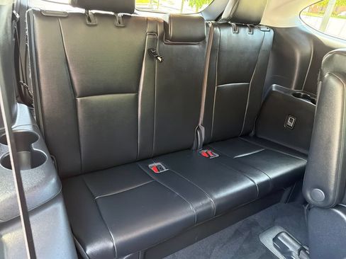 Used 2022 Toyota Highlander XLE AWD/4WD image 12