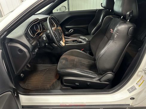 Used 2016 Dodge Challenger R/T RWD image 36