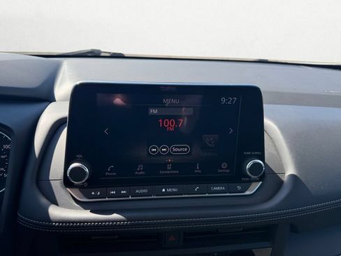Used 2024 Nissan Rogue S FWD image 21