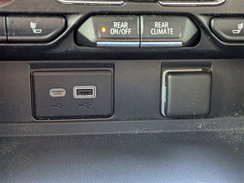 Used 2021 Chevrolet Tahoe Z71 image 24