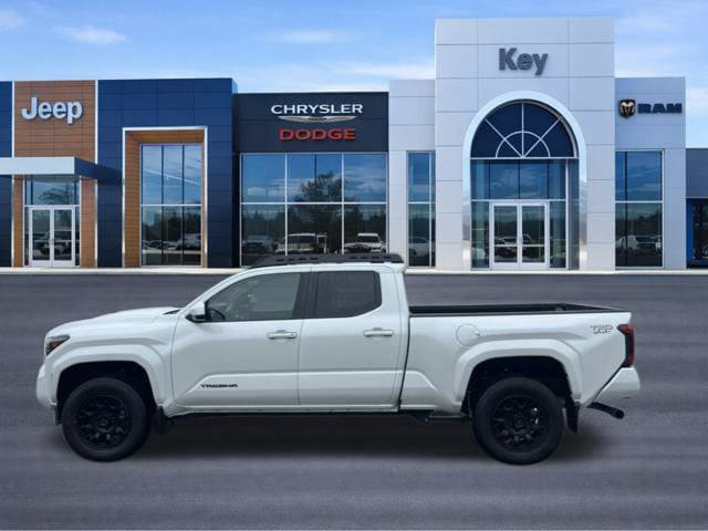 Used 2025 Toyota Tacoma TRD Sport AWD/4WD image 2