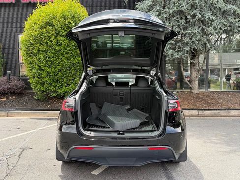 Used 2024 Tesla Model Y Long Range AWD/4WD image 17