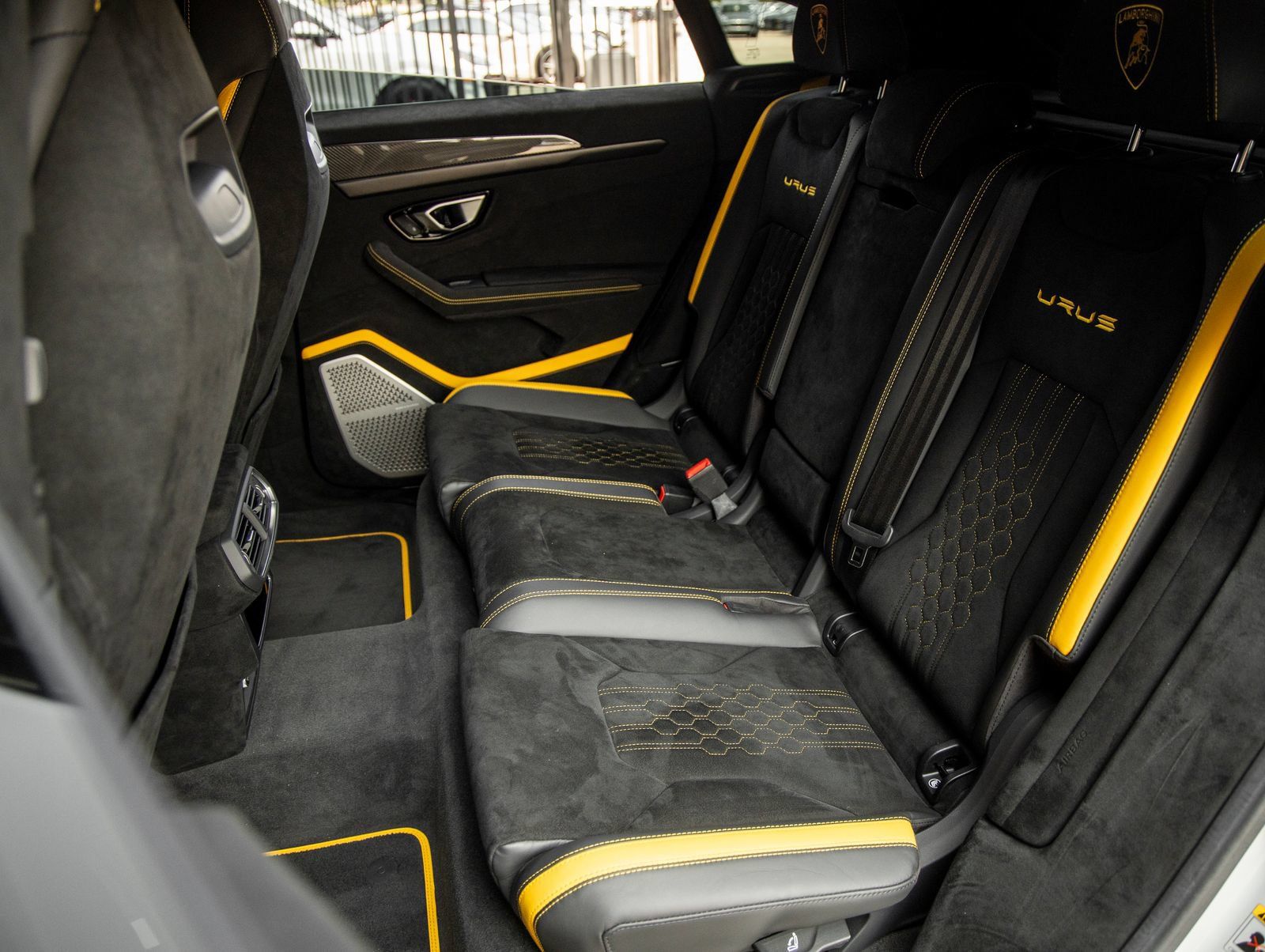 Used 2024 Lamborghini Urus Performante AWD/4WD image 44