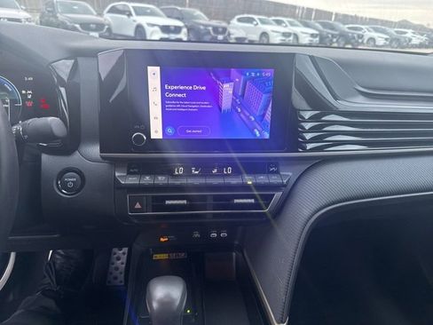 Used 2025 Toyota Camry SE image 13