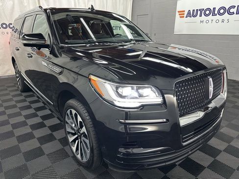 Used 2023 Lincoln Navigator L Reserve AWD/4WD image 2