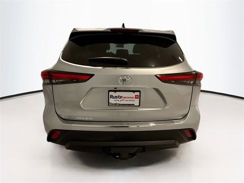 Certified 2023 Toyota Highlander L image 5