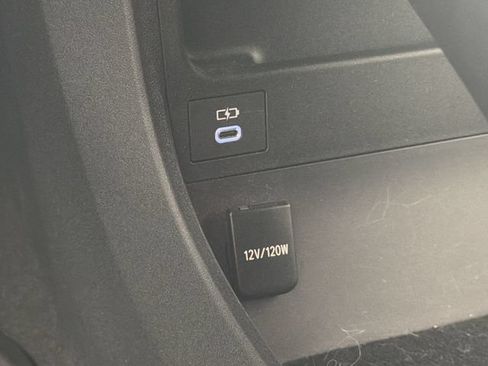 Used 2025 Toyota bZ4X FWD image 11