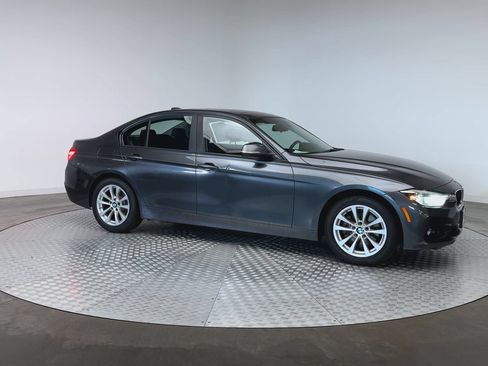 Used 2018 BMW 320i xDrive Sedan w/ Convenience Package AWD/4WD image 2