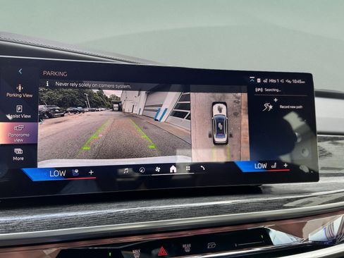 Used 2025 BMW 750e xDrive w/ Executive Package image 17