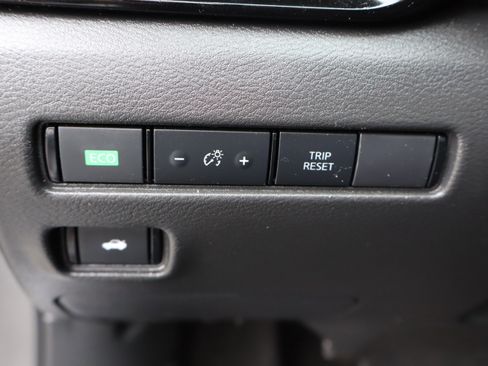 Used 2022 Nissan Sentra SV FWD image 18