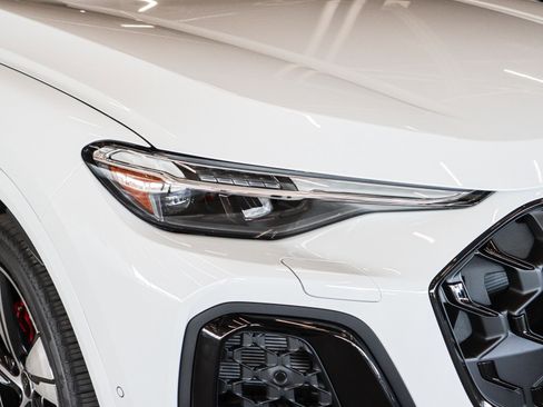 New 2025 Audi SQ5 Prestige image 30