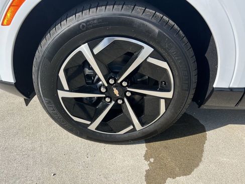 New 2025 Chevrolet Equinox EV LT image 33