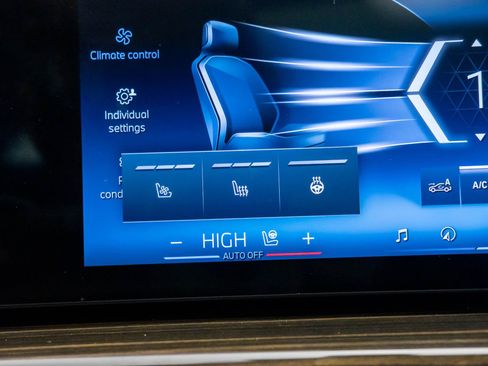 Used 2025 BMW X7 M60i image 26