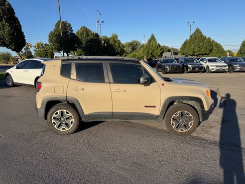 Used 2015 Jeep Renegade Trailhawk w/ Popular Equipment Group AWD/4WD image 6