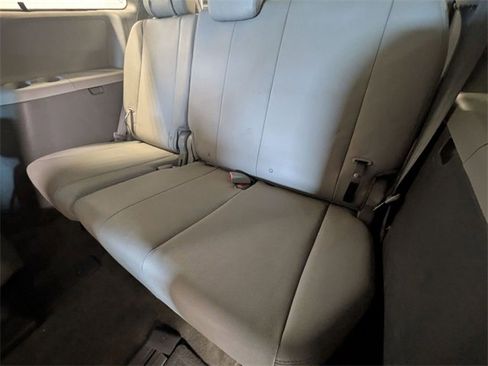 Used 2017 Toyota Sienna XLE image 27