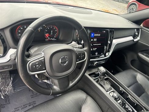 Used 2020 Volvo S60 T5 Momentum image 16