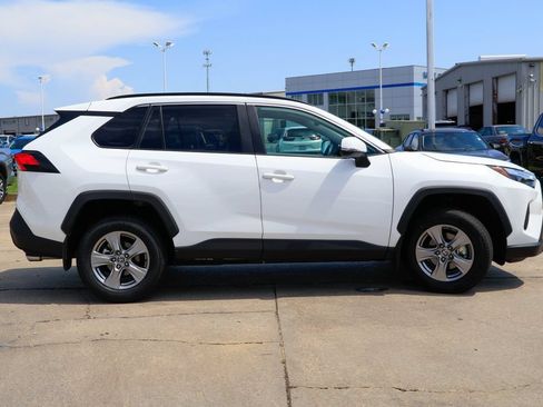 Used 2025 Toyota RAV4 XLE FWD image 23