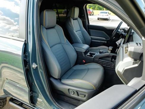 Used 2025 Toyota 4Runner Trailhunter AWD/4WD image 40