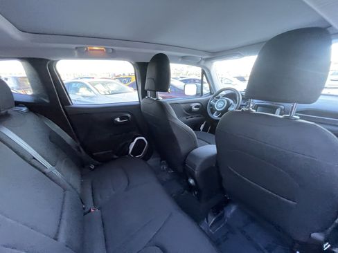 Used 2018 Jeep Renegade Latitude w/ Safety & Security Group image 13