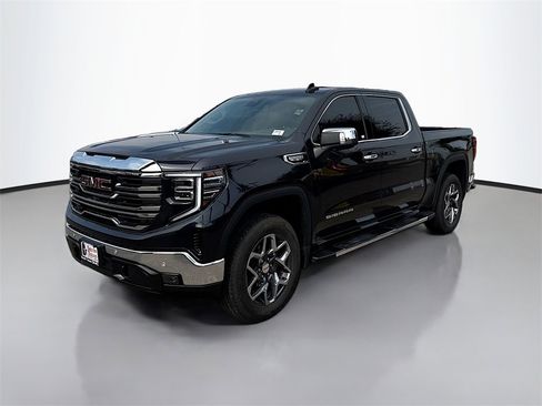Used 2025 GMC Sierra 1500 SLT image 3