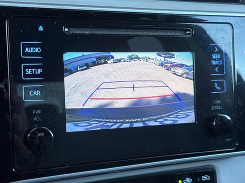 Used 2017 Toyota Corolla LE image 17