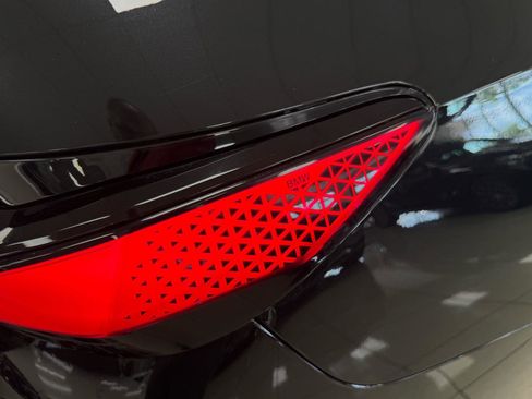 Used 2024 BMW 740i w/ Premium Package image 26