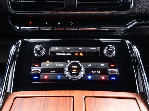 Used 2019 Lincoln Navigator L Reserve image 24