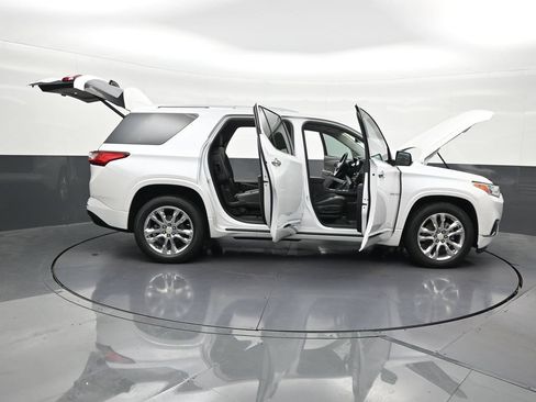 Used 2021 Chevrolet Traverse High Country FWD image 33